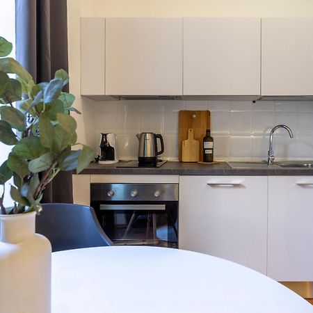 Amazing Studio In The City Center + Wifi トリエステ エクステリア 写真