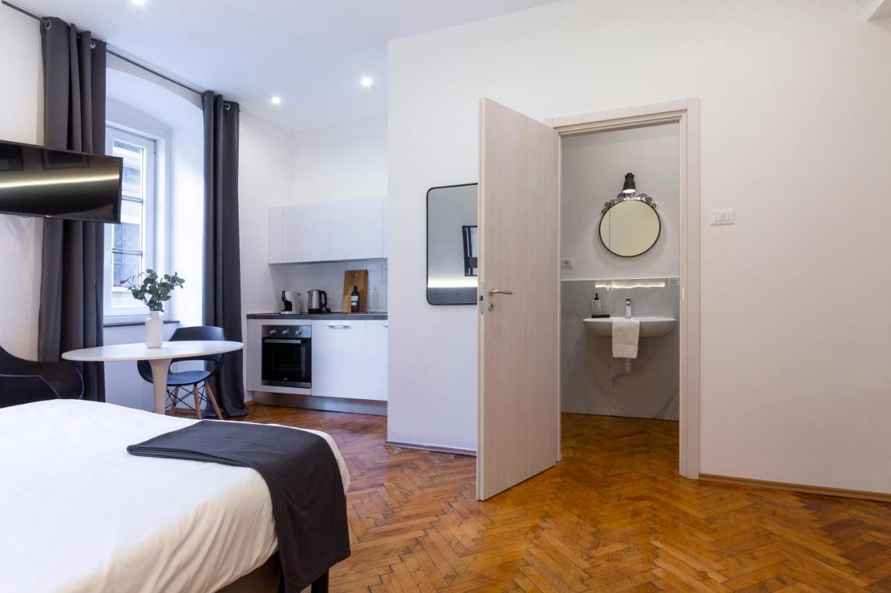 Amazing Studio In The City Center + Wifi トリエステ エクステリア 写真