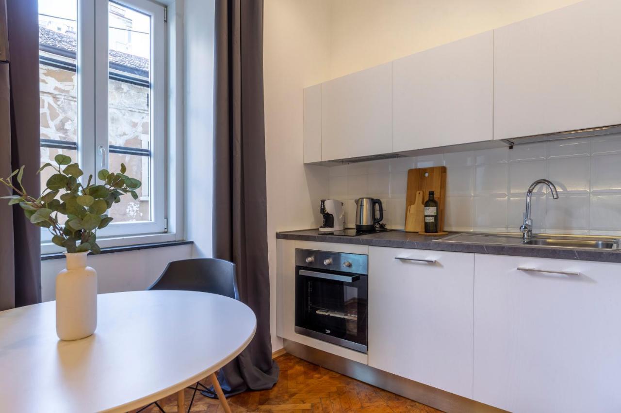 Amazing Studio In The City Center + Wifi トリエステ エクステリア 写真