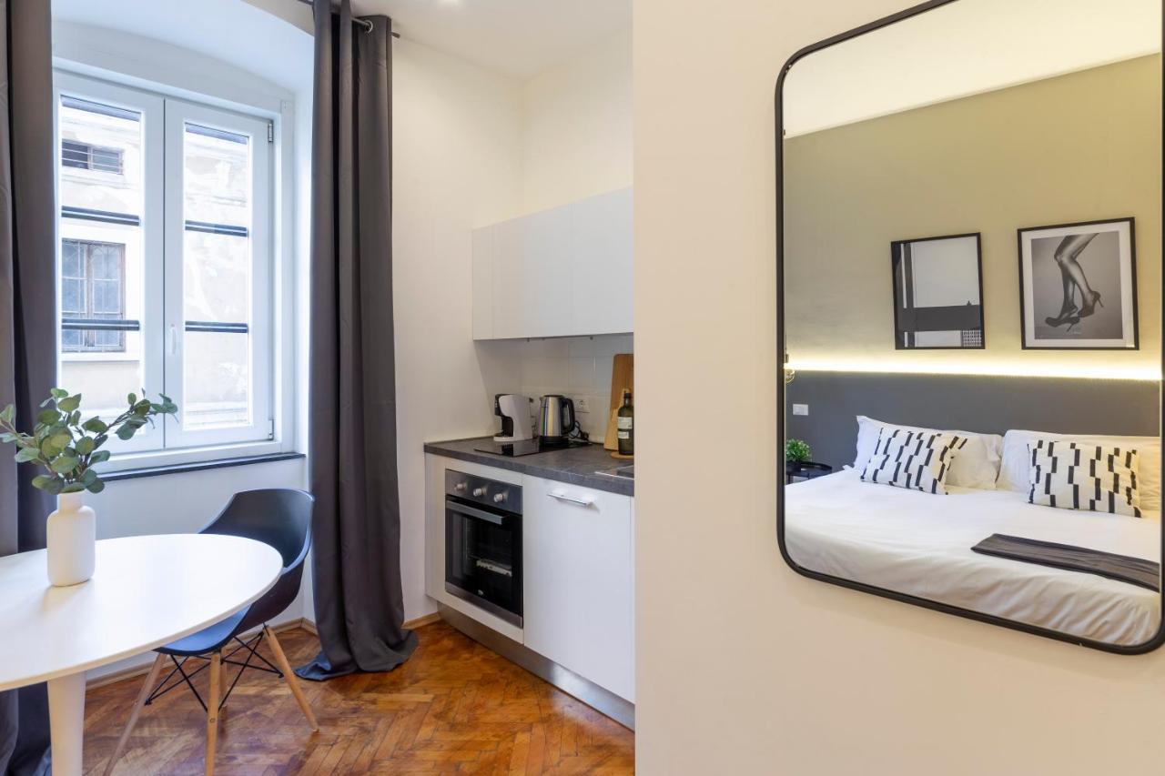 Amazing Studio In The City Center + Wifi トリエステ エクステリア 写真